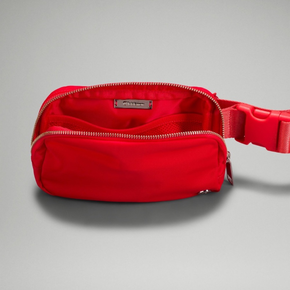 lululemon belt bag love red new with tag - Picture 5 of 10